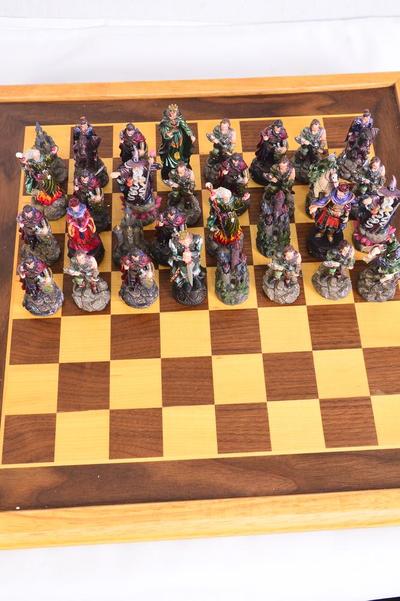 Chess King Arthur w Wood board / D King Arthur 3'' Poly Figures , come w 20'' x 20'' Chess Wood board