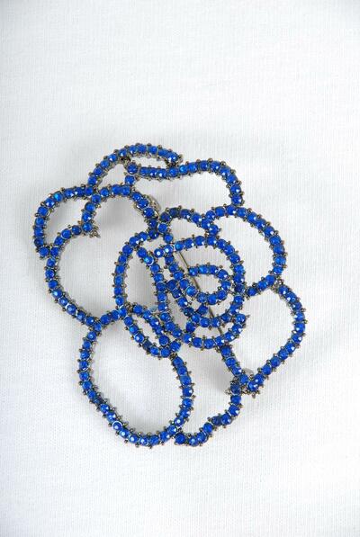 Brooch Tea Rose / 12 pcs = Dozen Rose , Size - 2.5" x 1.75" Wide , Display Card & OPP Bag , Choose Colors