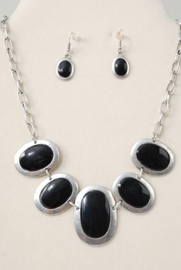 Necklace Sets Oval w Seashell Black / Sets Black - Size - 18" w Extension Chain , Opp Bag & UPC Code
