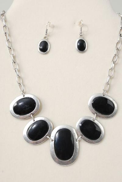 Necklace Sets Oval w Seashell / Sets Size - 18" w Extension Chain , Choose Colors , Hang tag & Opp Bag & UPC Code 