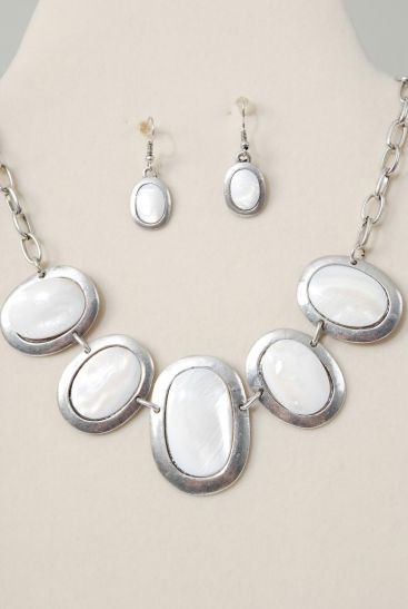 Necklace Sets Oval w Seashell White / Sets White , Size - 18" w Extension Chain , Opp Bag & UPC Code