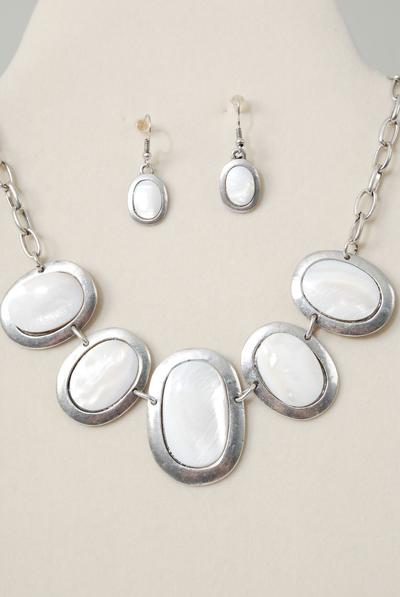 Necklace Sets Oval Real Seashell Chain / PC Size - 18" w Extension Chain , Choose Colours , Hang tag & Opp Bag & UPC Code 
