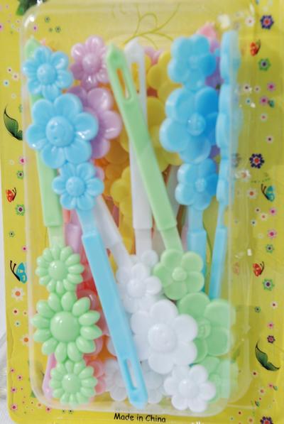 Barrettes Daisy Flowers / 12 card = Dozen Choose Colors , Each Card have UPC Code , 12 Card = Dozen 