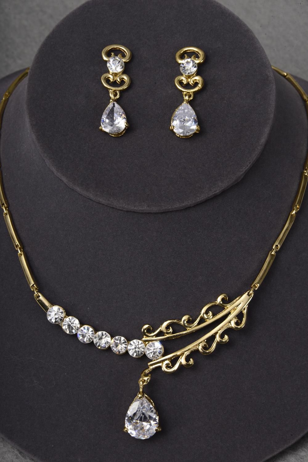 Necklace Sets CZ Cubic Zirconium/Sets **Post** Size18",Velvet Display